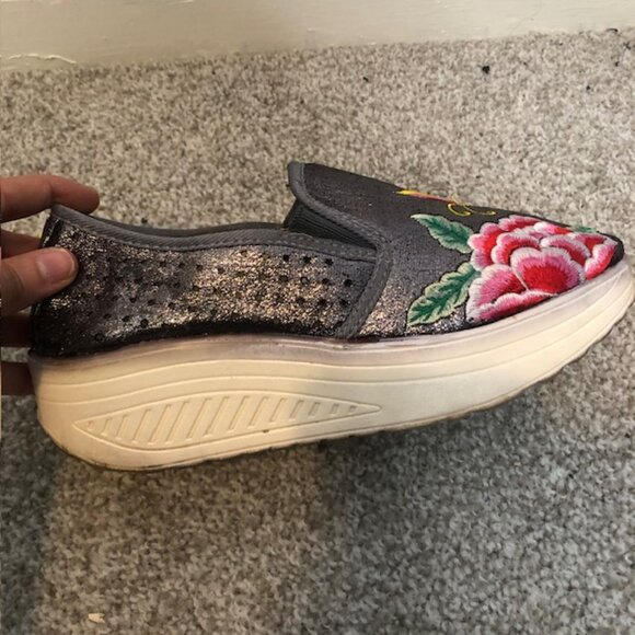 Brash Silver Floral Embroidered Slip-On Flats – Size 7.5 - Picture 5 of 7